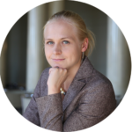 ”Petrillä on asiaosaaminen hallussa. Yhteiskuntamme tarvitsee hänen kaltaisiaan rohkeita ja älyllisiä poliitikkoja, jotka eivät pelkää muutosta, vaan sitä, että nykymeno jatkuu.”  Elina Valtonen, kansanedustaja